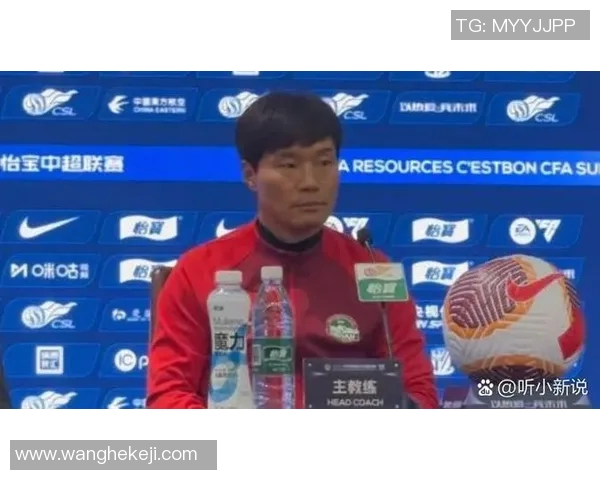 体育记者深入采访足球明星揭秘他们的训练生活与比赛心路历程 体育记者深入采访足球明星揭秘他们的训练生活与比赛心路历程