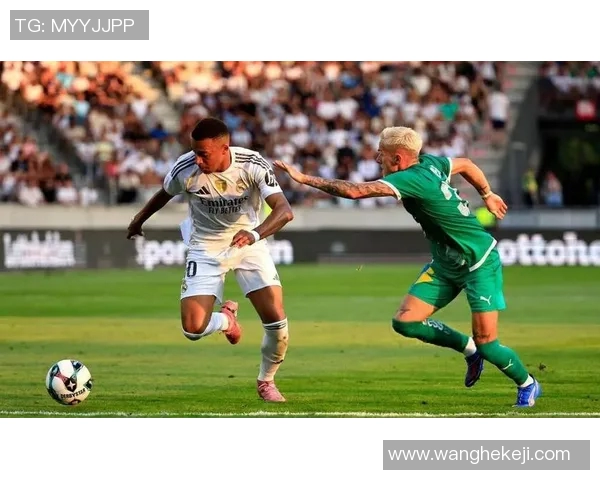 发推特足球明星们的精彩瞬间与场外生活揭秘 发推特足球明星们的精彩瞬间与场外生活揭秘