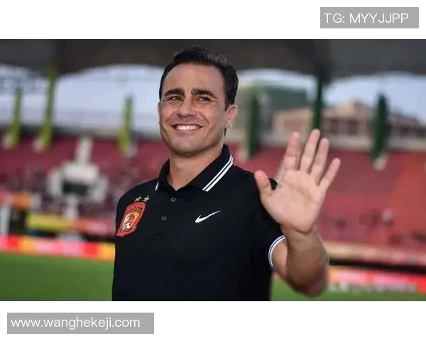 日本足球明星化身老人展现人生智慧与运动激情的完美结合